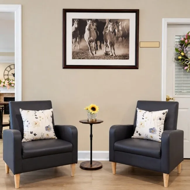Lobby sitting area at Tarina of Kingwood